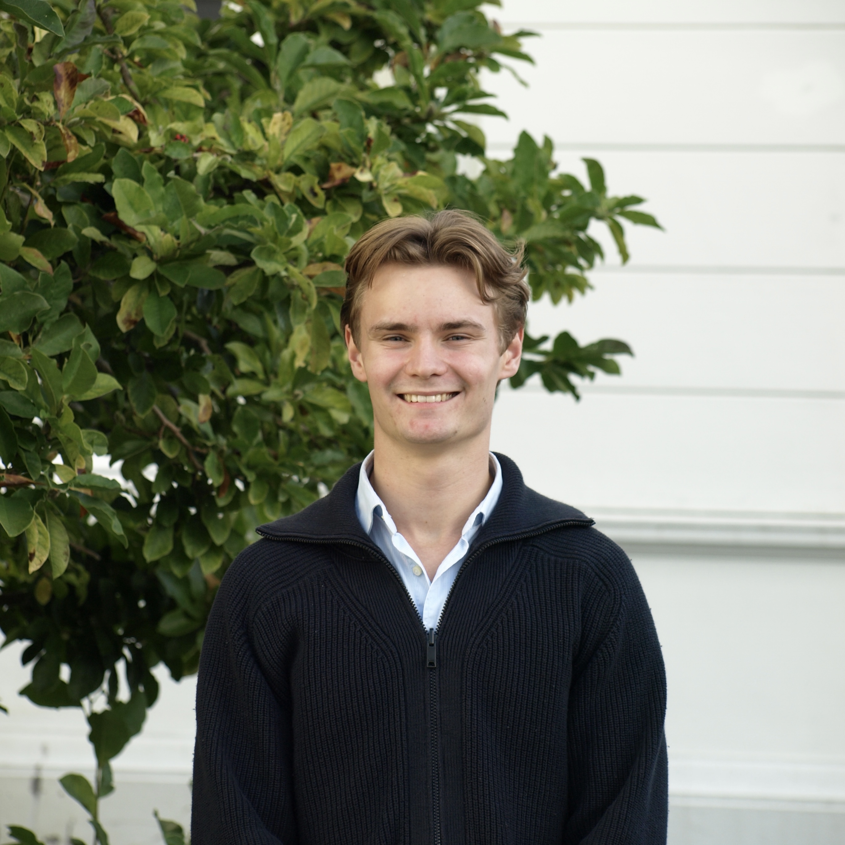 https://www.linkedin.com/in/eirik-geelmuyden-a940a7386